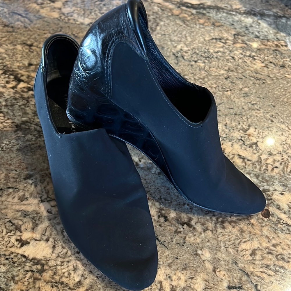 Donald J Pliner Wedge